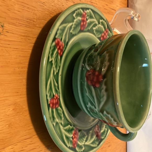 Lovely. hand made in Portugal , 2pc cup n saucer with holly n berry design. - Picture 7 of 8